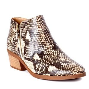 NEW!! Snake Like Printed Zipper Bootie (Women's)